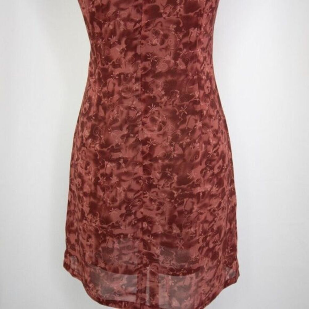 Vintage floral print sleeveless sheath dress with ruffle neck detail - Picture 13 of 16